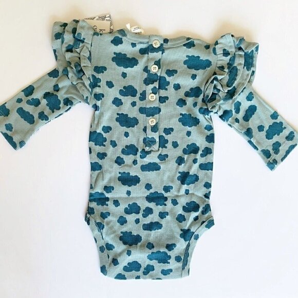 Kate Quinn Organics Long Sleeve Triple Ruffle Bodysuit, Cloud Scatter, 6 12 18 M - Picture 3 of 8